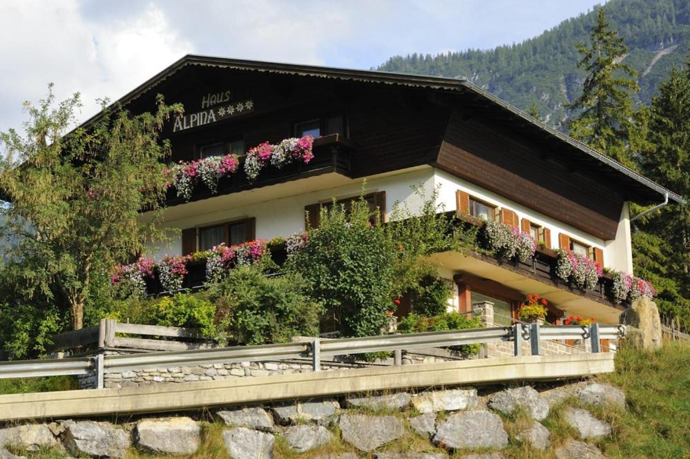 Апартаменты Haus Alpina Haeselgehr Экстерьер фото